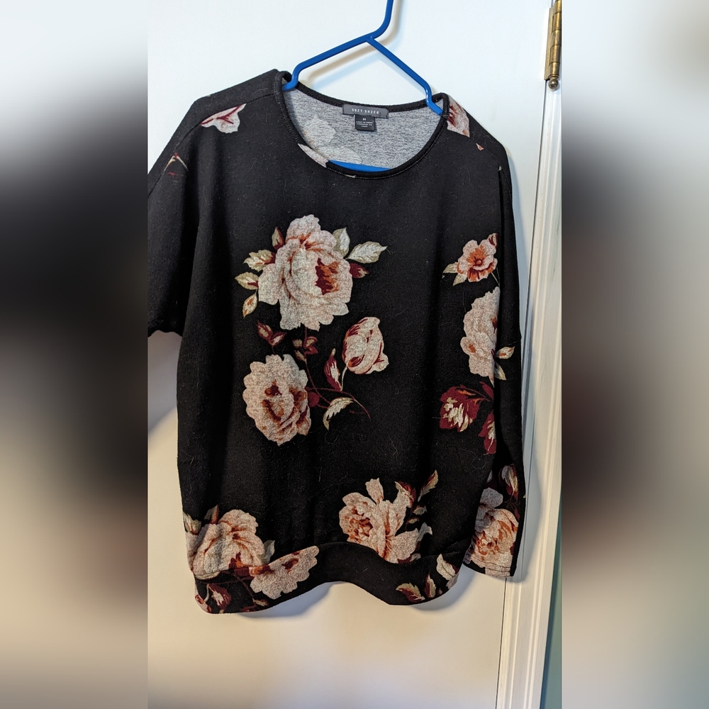 Suzy Shier Floral sweater